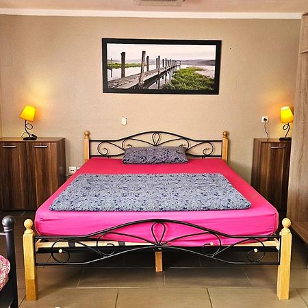 Gruendauer Monteurwohnung/Studentenwohnung Dış mekan fotoğraf