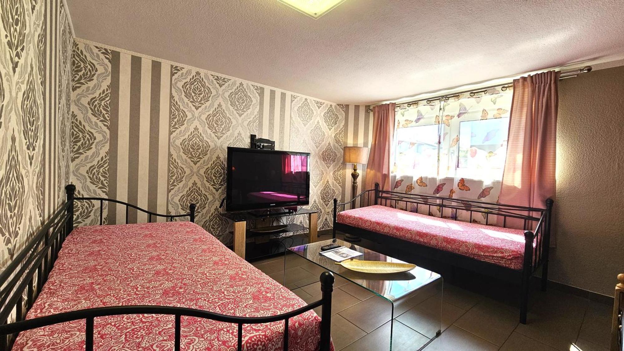 Gruendauer Monteurwohnung/Studentenwohnung Dış mekan fotoğraf