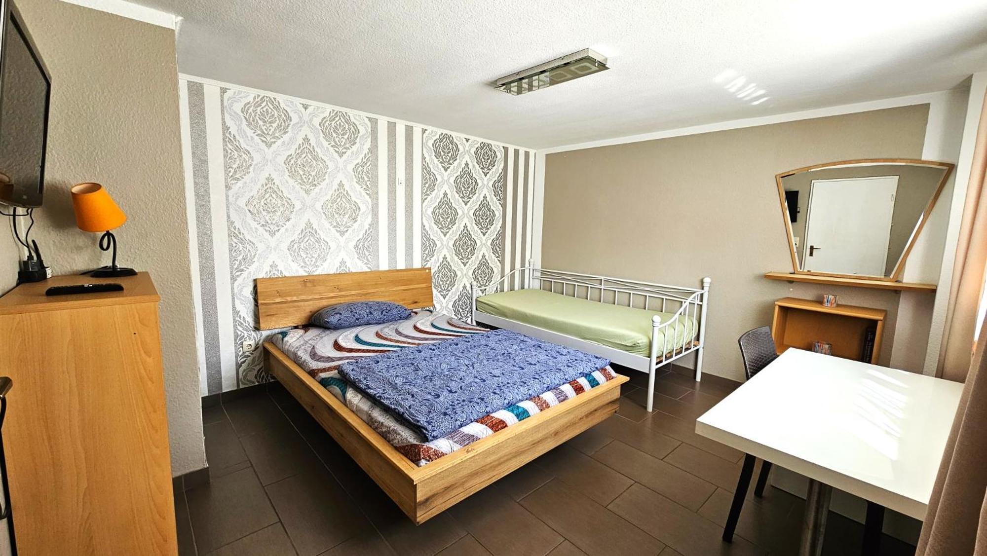 Gruendauer Monteurwohnung/Studentenwohnung Dış mekan fotoğraf