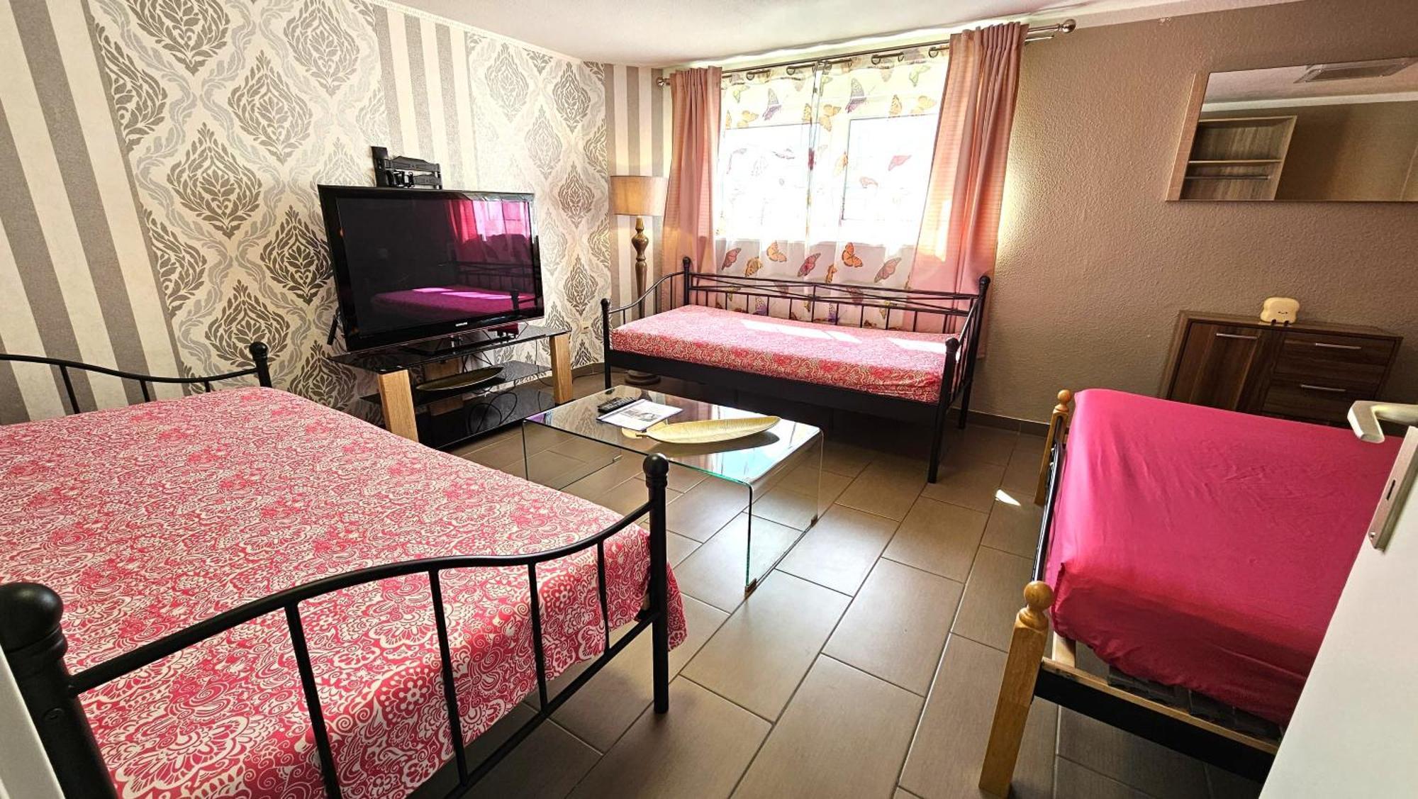Gruendauer Monteurwohnung/Studentenwohnung Dış mekan fotoğraf
